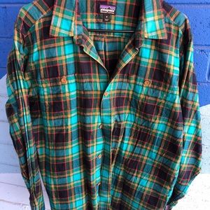 Mens medium Patagonia organic cotton long sleeve button up shirt, pilling